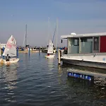 Hausboot Rosi Mit Kajak In Botel