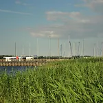 بوتيل Hausboot Rosi Mit Kajak In ريبنيتس-دامغارتن