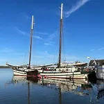 Hausboot Rosi Mit Kajak In
