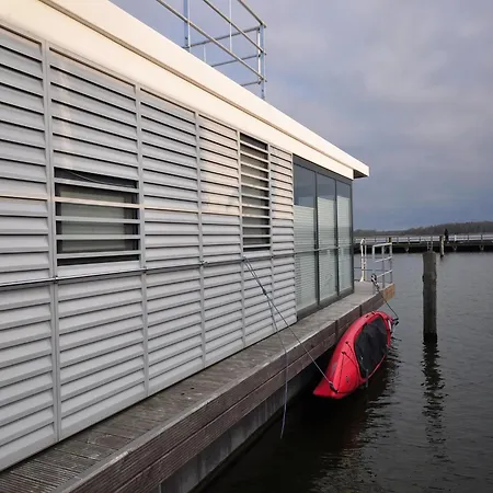 Hausboot Rosi Im Hafen In * Ribnitz-Damgarten