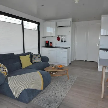 Botel Hausboot Rosi Im Hafen In Ribnitz-Damgarten