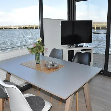 Hausboot Rosi Mit Kajak In *