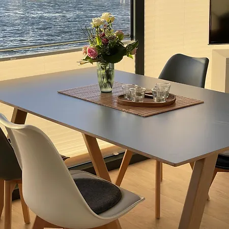 Hotel en barco Hausboot Rosi Mit Kajak In *