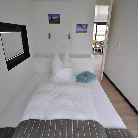Hotel en barco Hausboot Rosi Mit Kajak In *