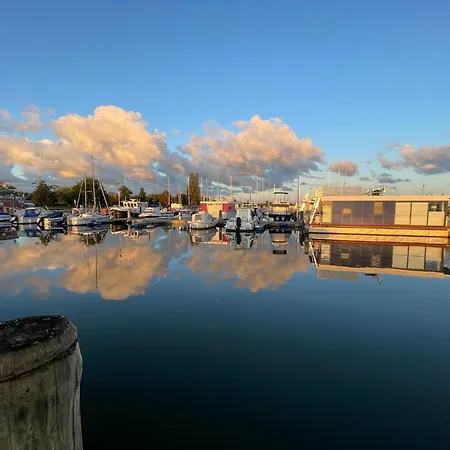 Hausboot Rosi Mit Kajak In