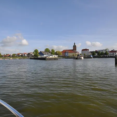 Hausboot Rosi Mit Kajak In Hotel en barco *