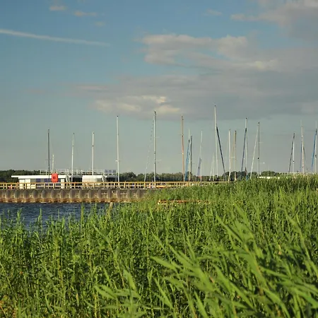 Hotel en barco Hausboot Rosi Mit Kajak In Ribnitz-Damgarten