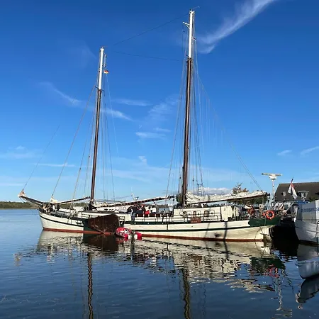 Hausboot Rosi Mit Kajak In