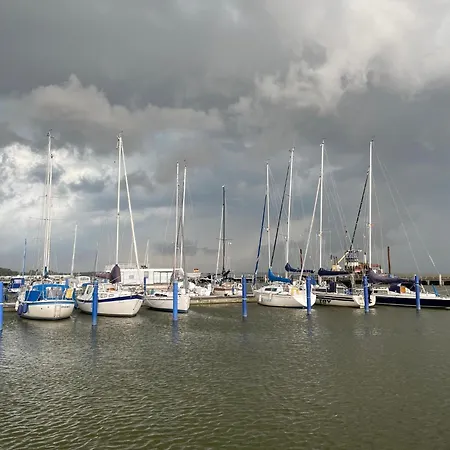 Hausboot Rosi Mit Kajak In Hotel en barco *