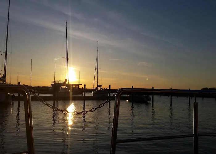 Hausboot Rosi Im Hafen In