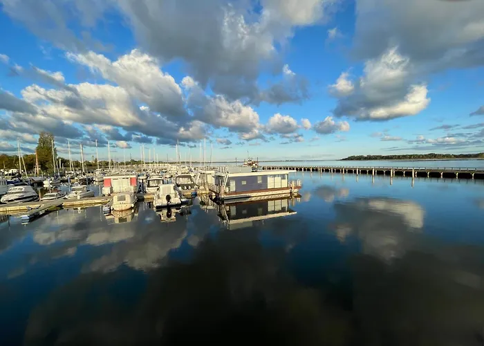 Botel Hausboot Rosi Im Hafen In