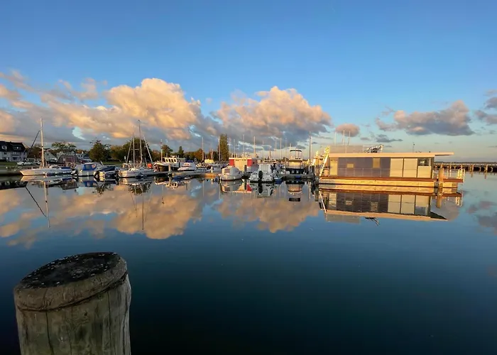 Hausboot Rosi Im Hafen In