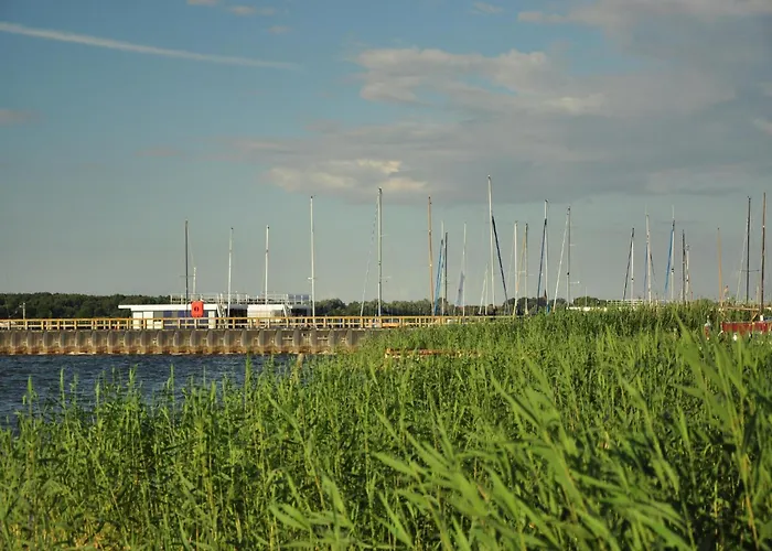 Botel Hausboot Rosi Im Hafen In Ribnitz-Damgarten