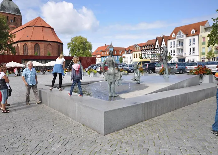 Hausboot Rosi Im Hafen In Botel