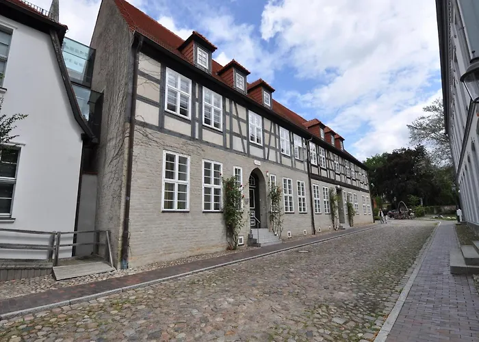 Hausboot Rosi Im Hafen In Botel