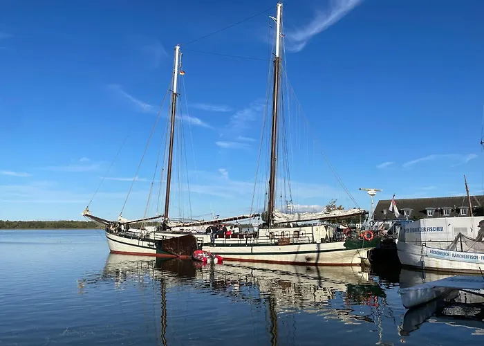 Hausboot Rosi Im Hafen In