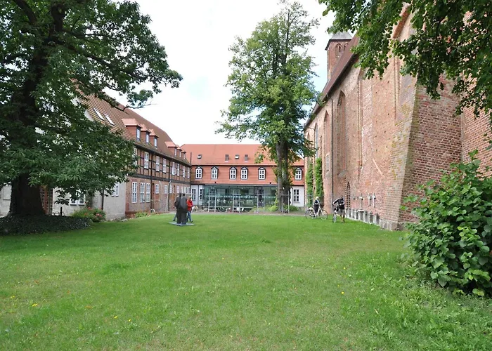 Botel Hausboot Rosi Im Hafen In